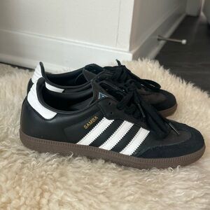 Adidas Samba. US 6. Women’s. Black. Worn Twice. Excellent Condition